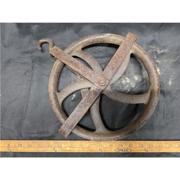 Antique well pulley- 10"