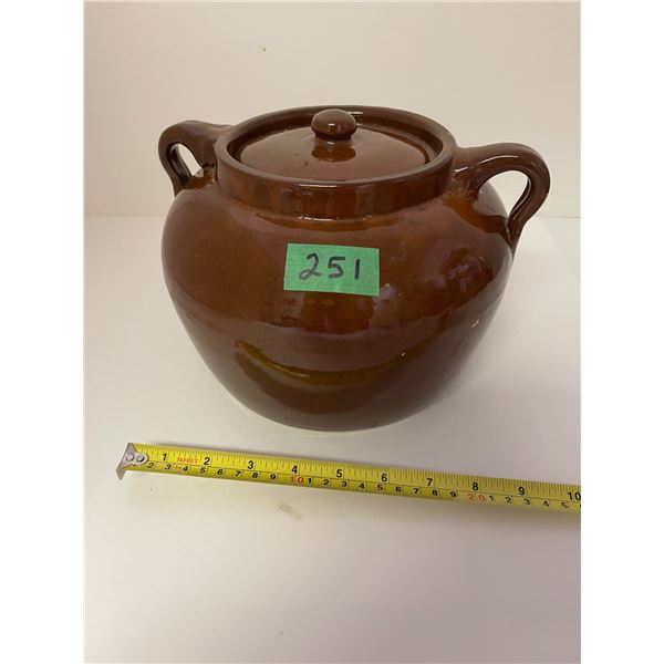 Medalta Bean Pot #4 – Excellent condition       9.5” W x 7” H