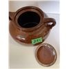 Image 2 : Medalta Bean Pot #4 – Excellent condition       9.5” W x 7” H