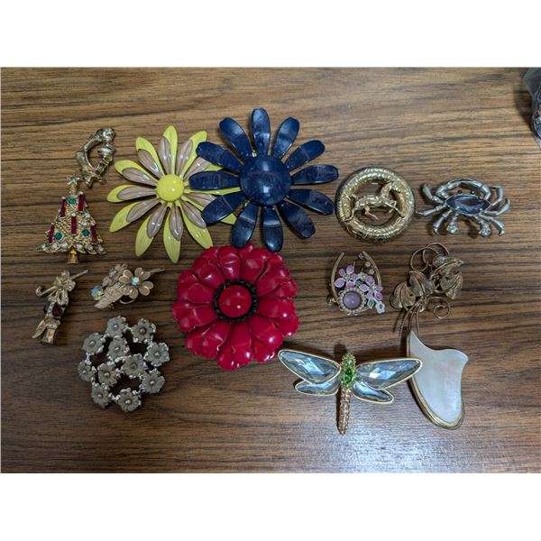Lot of Vintage Brooches (3) Metal Flowers (11) Gold Colored Brooches