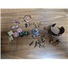 Image 1 : Lot full of Misc. Jewelry (Vintage) (Earrings, Brooches, Pins, Etc.)