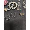 Image 4 : (2) Vintage Brooches (3) Pair Earrings