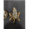 Image 4 : (2) Vintage Brooches