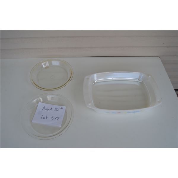 Arcuisine casserole dish (no lid) - Pyrex pie plates x 2