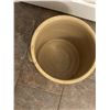 Image 2 : 5 Imperial Gallon Crock
