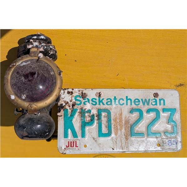 Vintage Carriage Lamp w/ July 1985 License Plate Attached KPD 223