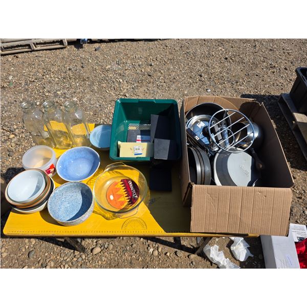 Lot of kitchen ware items