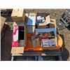 Image 1 : Pallet of household items
