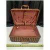 Image 2 : Vintage Wicker Picnic Basket.