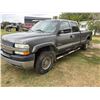Image 3 : 2002 silver CHEV 2500 4x4 Quad Cab Diesel, showing 373,448 Km., New Batteries, 5th Wheel hitch, SN. 