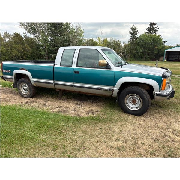 GMC 2500 Ext. Cab, 4x4 Diesel, Auto, showing 423,609 Km., New Batteries, Silver & green, SN. 1GTGK29