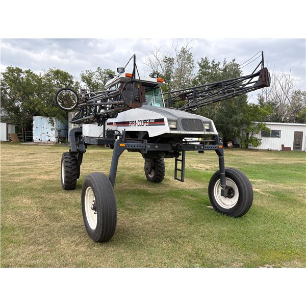 MELROE 3640 SPRAYER, approx. 60 ft, Showing 1411 hrs., shedded, c/w hitch, SN. 207911227