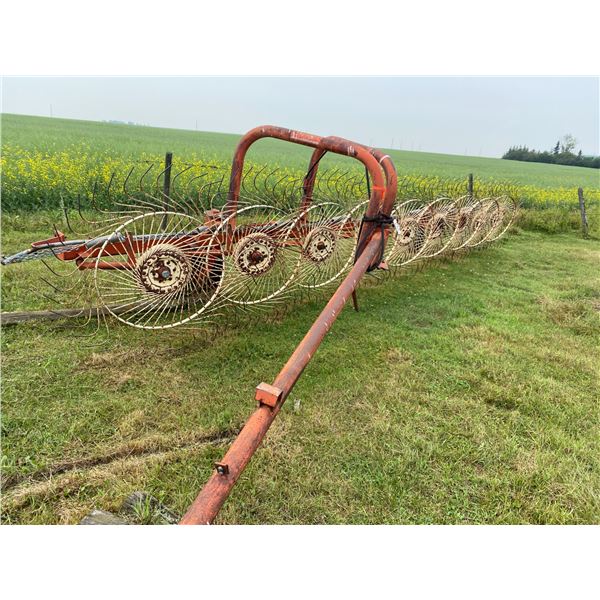 Columbia 9 Wheel Hay Rake