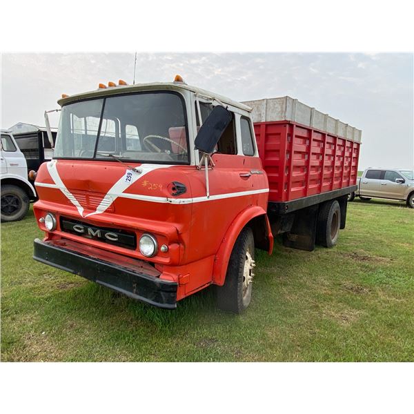 GMC 960 Cabover V8 5+2 16ft steel box wood floor, 10.00x20 tires, has not run for years, SN. 3T96803