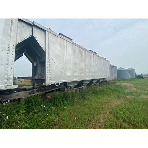 (Lot #'s 284 & 285 are a Group Lot) 33 ft Railroad car 4- hopper grain car with blocking (Buyer to L