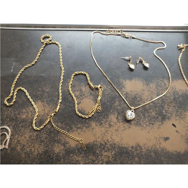 6pcs Of Gold Colored Jewelry
