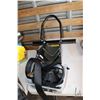 Image 1 : Motorcycle tire sand and clamps