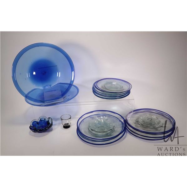 Roselift Height Dos Sueno Mexico glassware including sixteen plates ranging from 8" - 13" in diamete