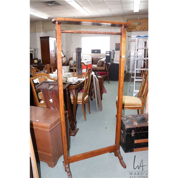 Antique free standing clothing rack, 65" H X 31" W . Note: Not available for shipping. Local pickup 