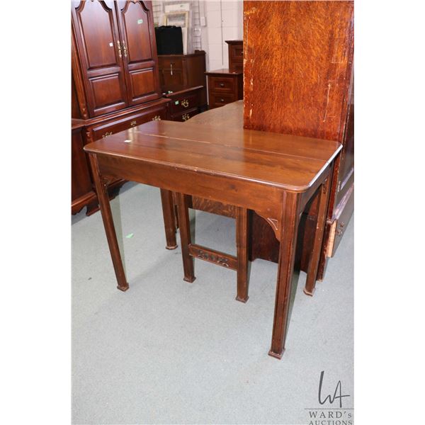 Mid 20th century extending walnut table 30" H X 38" X 20", note: No leaves included
