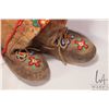 Image 3 : Beaded moccasins, beaded gaunlets with fur and a birch bark basket with tufting