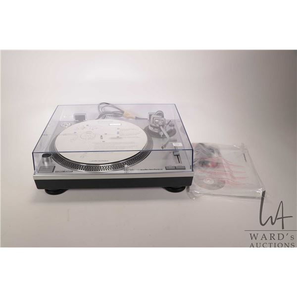 Direct Drive professional turn table audio-technic. Model AT-LP120-USB. Includes USB cable and manua