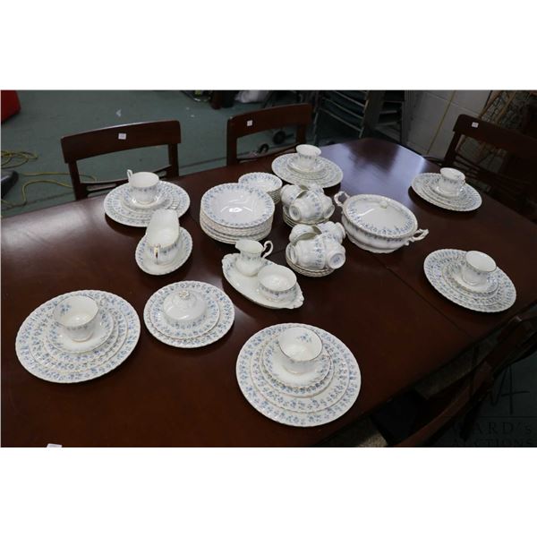Selection of Royal Albert "Memory Lane" china dinner ware including six each of 10" plates, 8" and 6