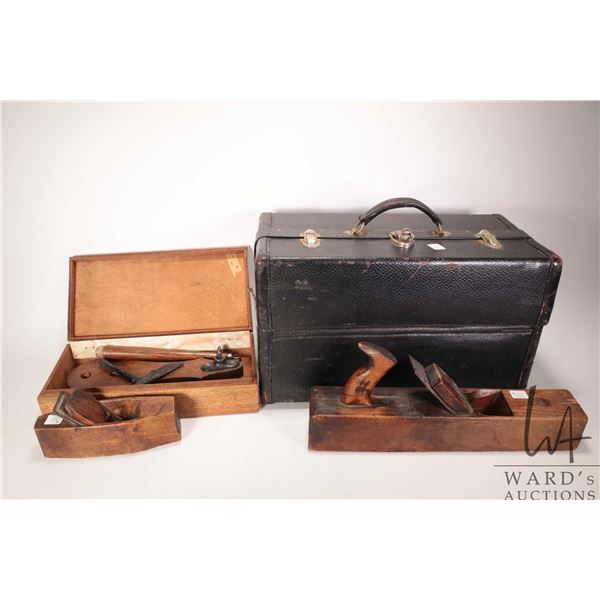 Vintage leather doctors case with expandable aluminum partitioned tray, made by Schell Cincinnati, 1