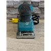 Image 2 : Makita Sheet Finishing Sander - 1/3" - Model #:BO3710 - Tested