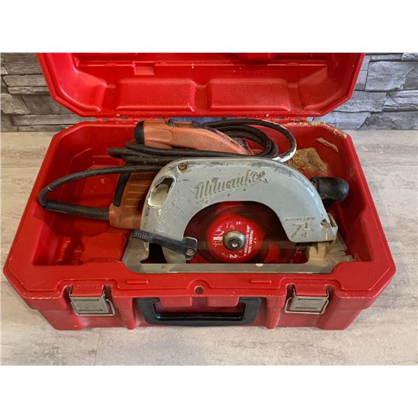 Milwaukee Circular Saw with Tilting Handle - Model#: 6390-20 - Includes Heavy Duty Case - Tested