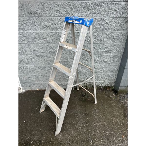Lite Aluminum 4 Step Folding Ladder