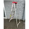 Image 2 : Featherlite 5 Step Aluminum Folding Ladder - 200lb Capapcty - 6 ft