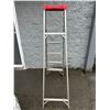 Image 4 : Featherlite 5 Step Aluminum Folding Ladder - 200lb Capapcty - 6 ft