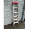 Image 5 : Featherlite 5 Step Aluminum Folding Ladder - 200lb Capapcty - 6 ft