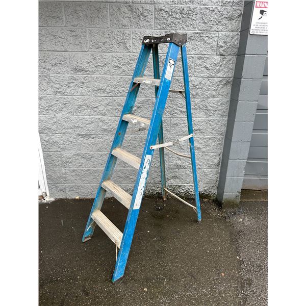 Fiberglass Ladder - 5 Steps