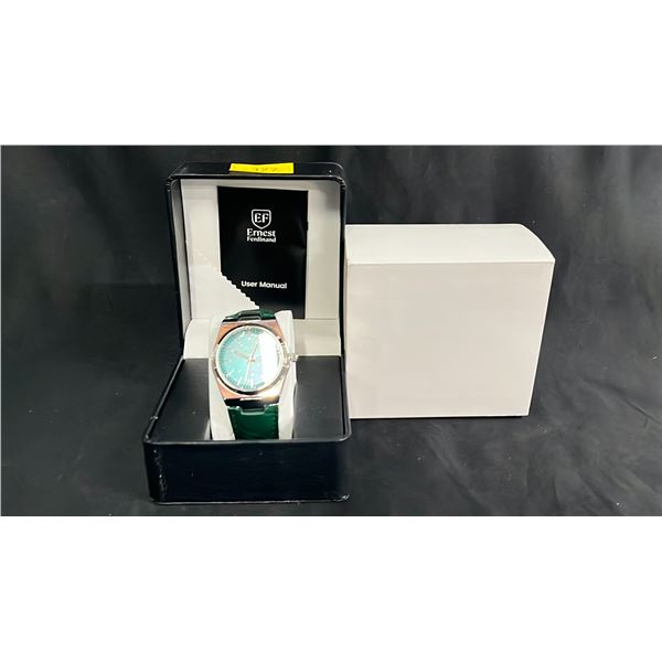 MEN'S ERNEST FERDINAND DAY/DATE WATCH WITH LEATHER STRAP IN BOX: 3ATM WATER RESISTANT