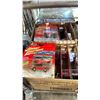 Image 4 : 5 BOXES OF ASSORTED DIE CAST VEHICLES - HOT WHEELS & JOHNNY LIGHTING