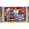 Image 3 : 2 BOXES OF ASSORTED DIE CAST VEHICLES - JOHNNY LIGHTNING & JADA TOYS