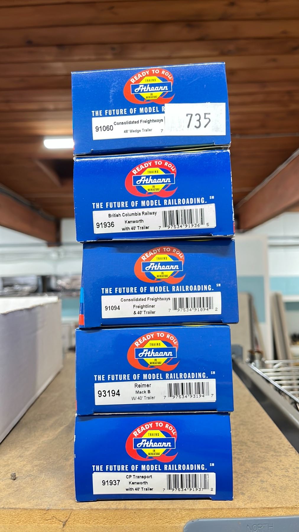 5 ASSORTED ATHEARN IN MINIATURE HO SCALE MODEL TRAINS