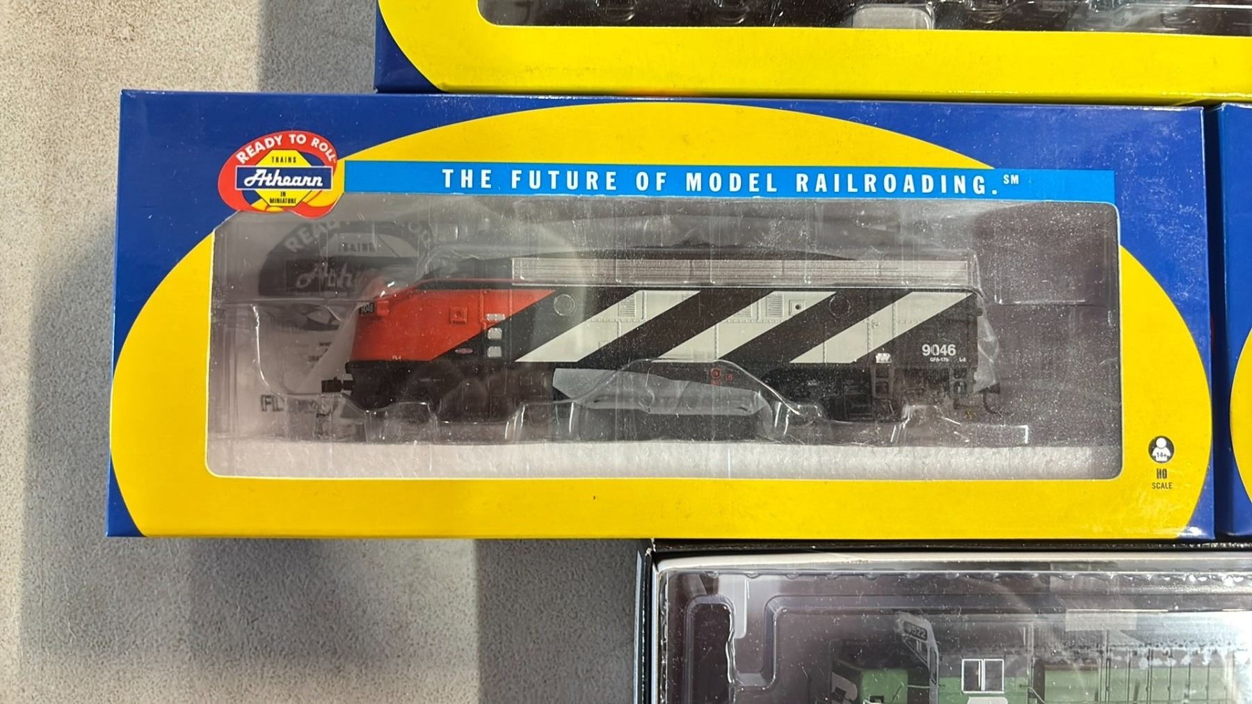 5 ASSORTED HO SCALE MODEL TRAINS