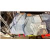 Image 2 : SHELF OF ASSORTED JEANS