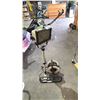 Image 2 : PORTABLE ADJUSTABLE HEIGHT WORK LIGHT WITH EXTENSION CORD (EXTENSION POST MAY HAVE ISSUES)