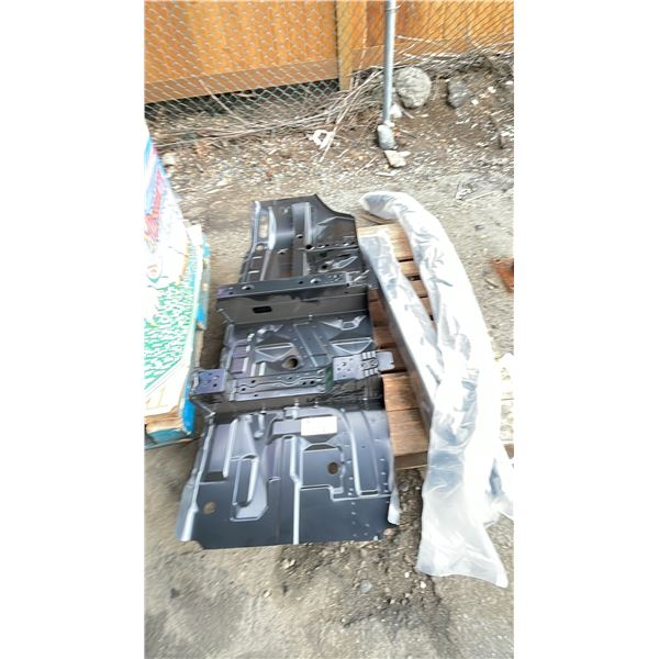 PALLET OF ASSORTED NISSAN AUTO PARTS