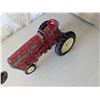 Image 3 : INTERNATIONAL HARVESTER TOY Tractors & spreader wagon
