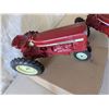 Image 4 : INTERNATIONAL HARVESTER TOY Tractors & spreader wagon