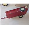 Image 6 : INTERNATIONAL HARVESTER TOY Tractors & spreader wagon