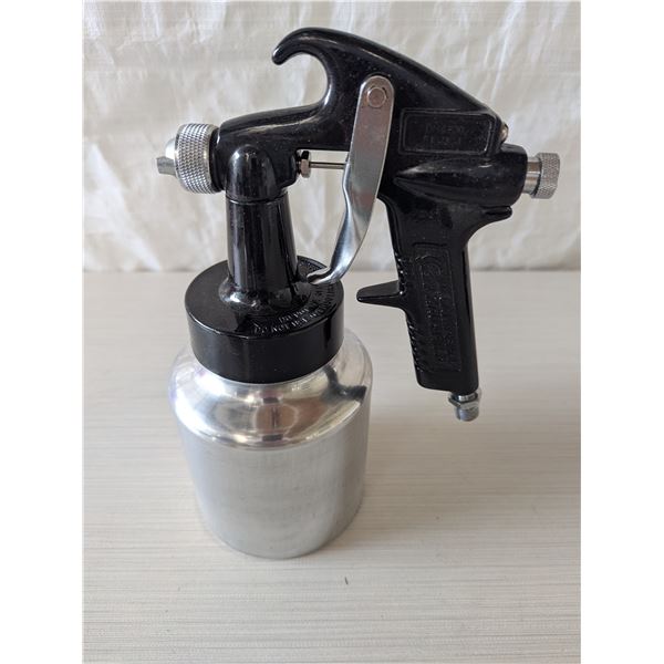 CAMPBELL Hausfeld siphon-feed spray gun, model DH650001AV.