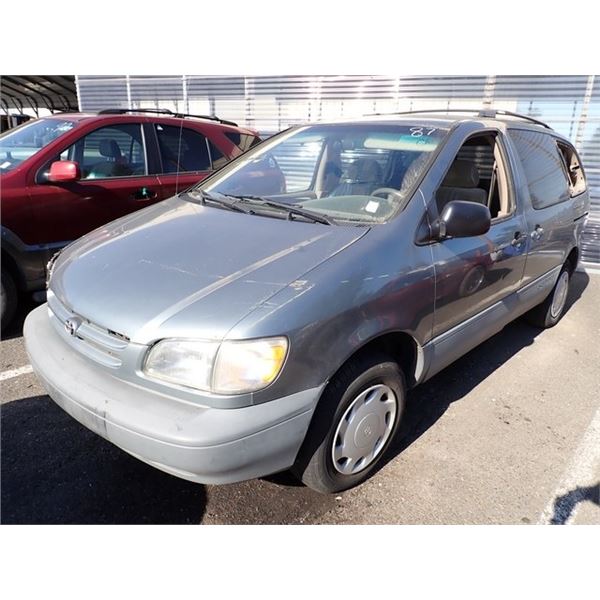 2000 Toyota Sienna