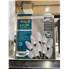 Image 2 : Sylvania 20 Twinkling Light Molded Pure White Icicles Set