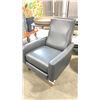 Image 1 : VIDA BLACK LEATHER RECLINING CHAIR